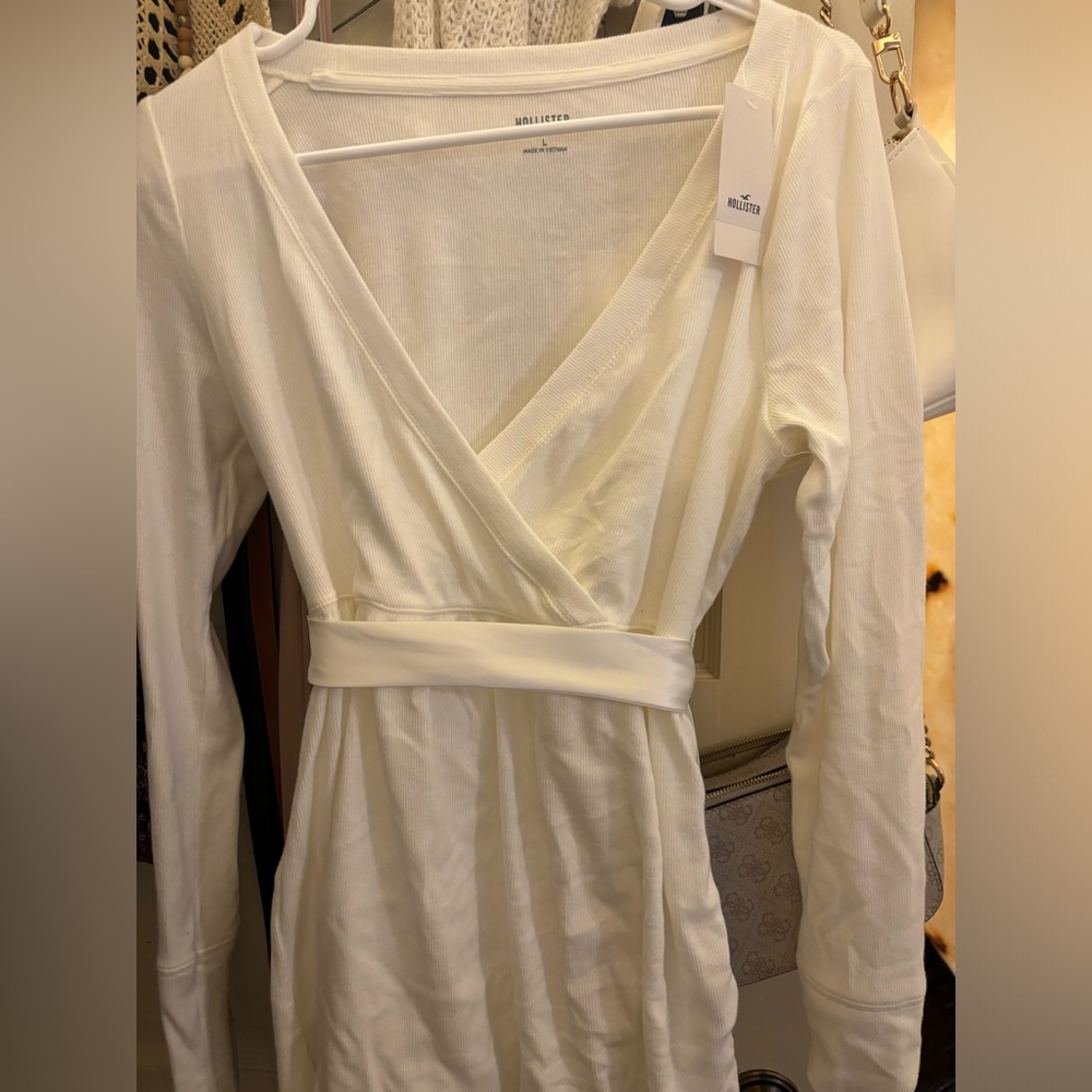 Hollister Women's White Long Sleeve Wrap shirt